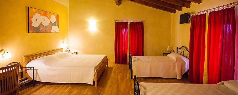 Hotel Alla Corte Dei Bicchi Cavriana Luaran gambar